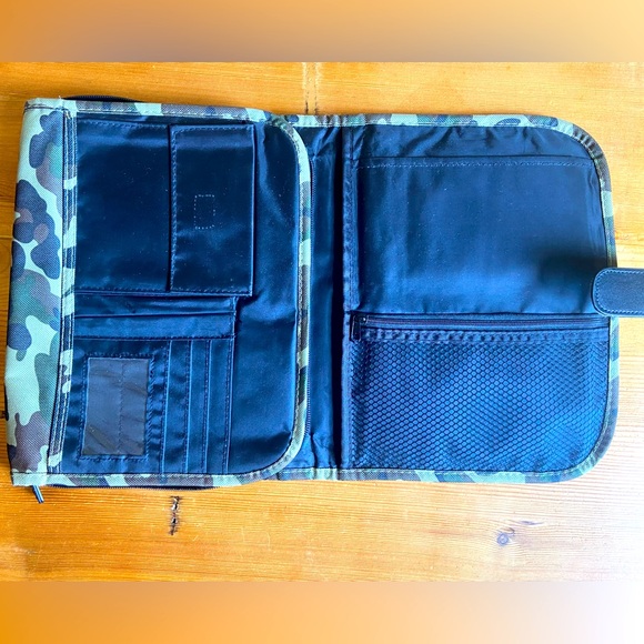 Armor Of God Camouflage Bible Cover Tri-Fold Organizer - Picture 3 of 5